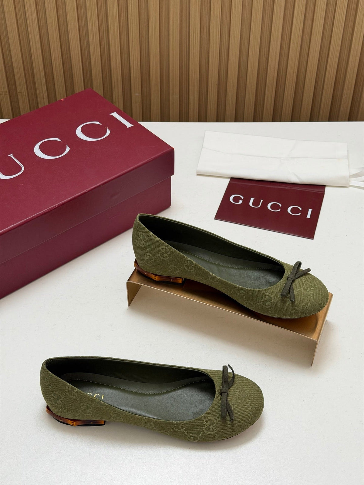 Gucci 26s Crystal Ballerina With Bamboo Flats Green GG Canvas 156870