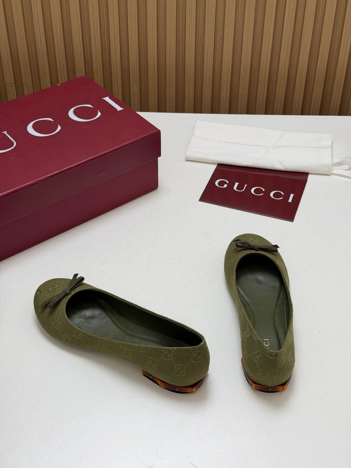 Gucci 26s Crystal Ballerina With Bamboo Flats Green GG Canvas 156870