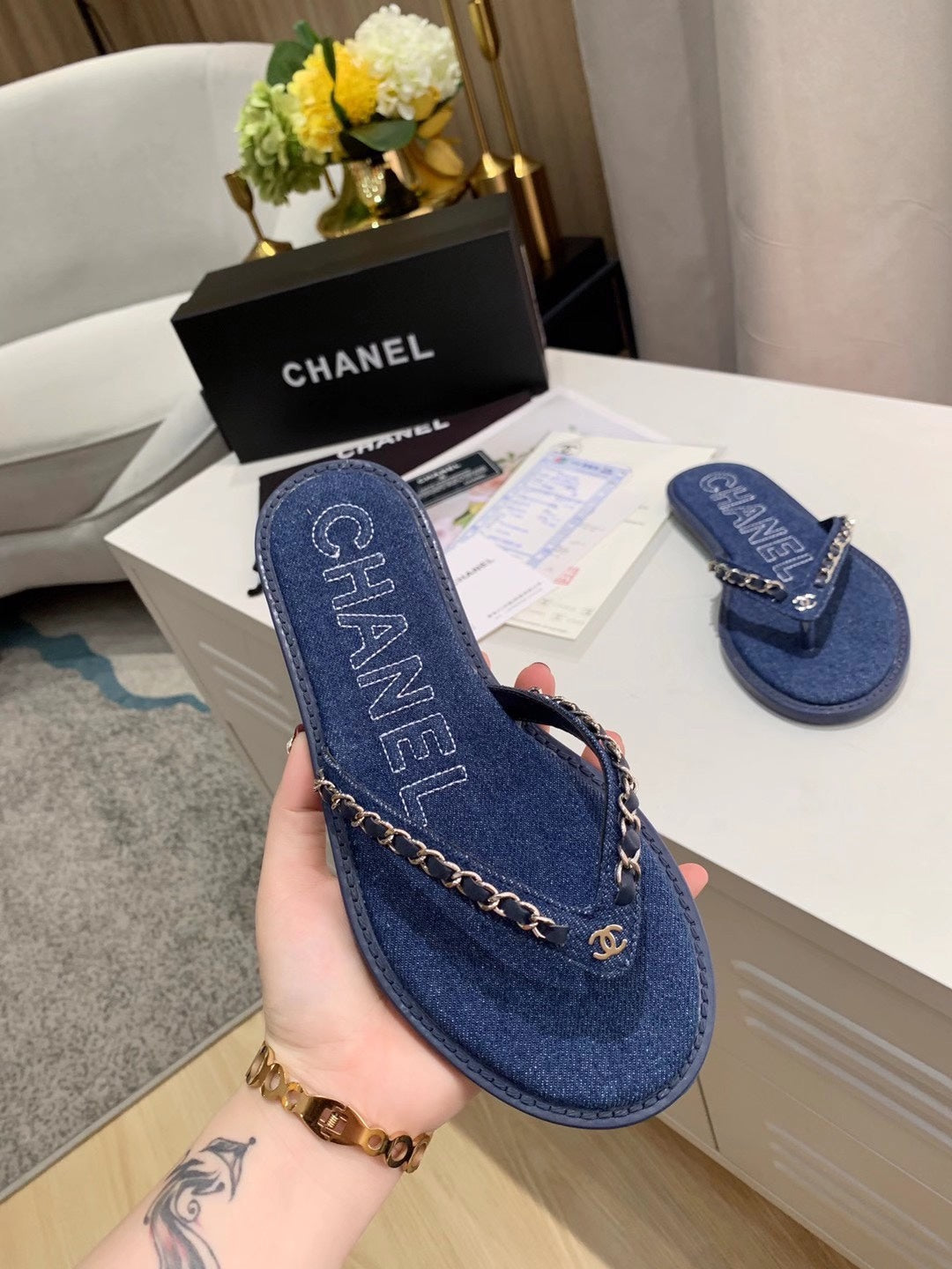 CC Chain Link Thong Flat Dark Blue Denim 696738
