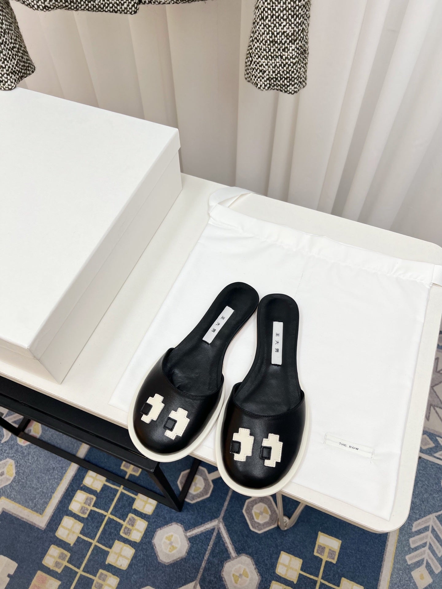 The Row Semi Slippers Black Sheepskin 827492