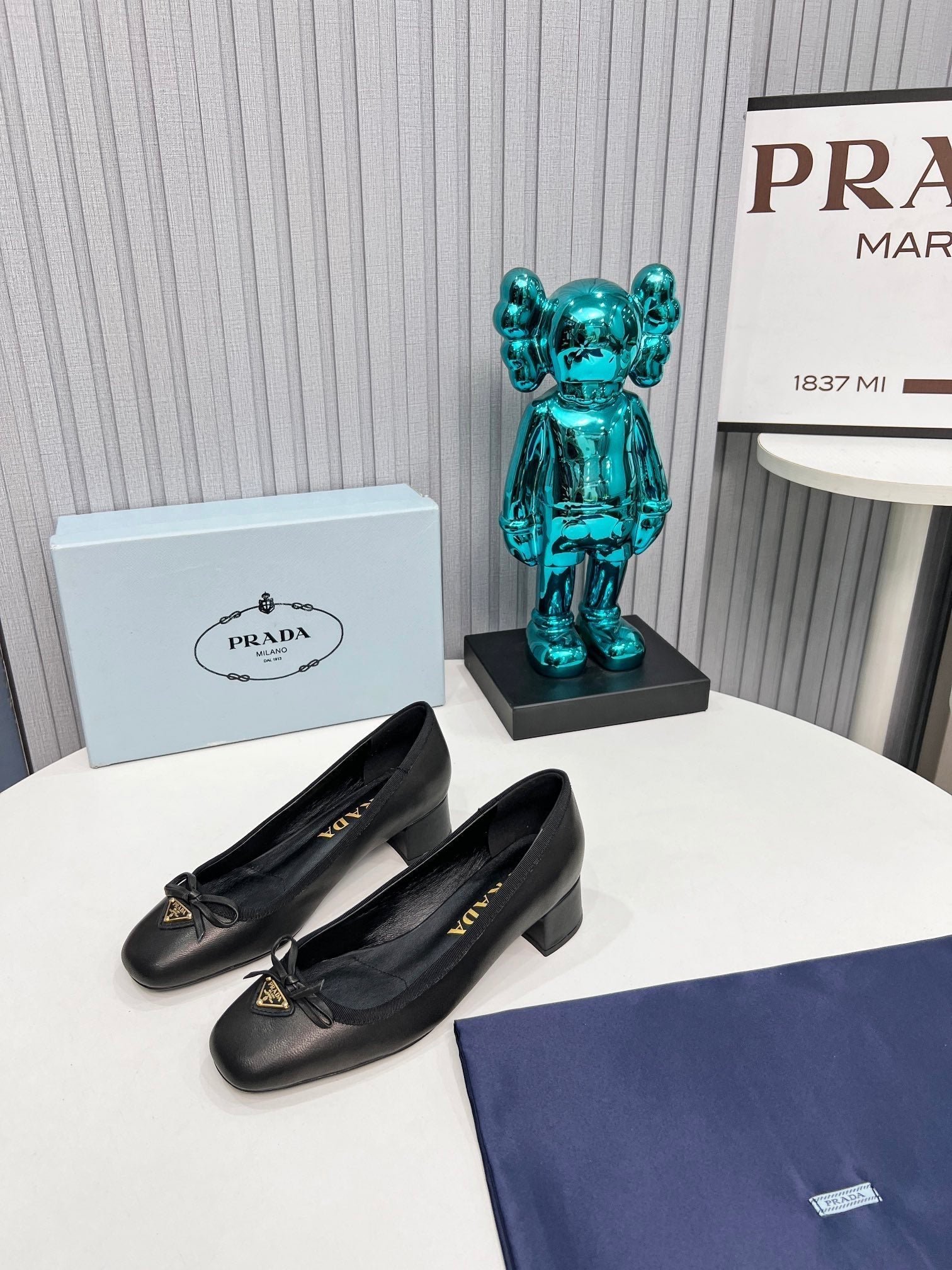 Prada 26s Round Toe Pumps Block Heel 40mm In Black Calfskin With Bow