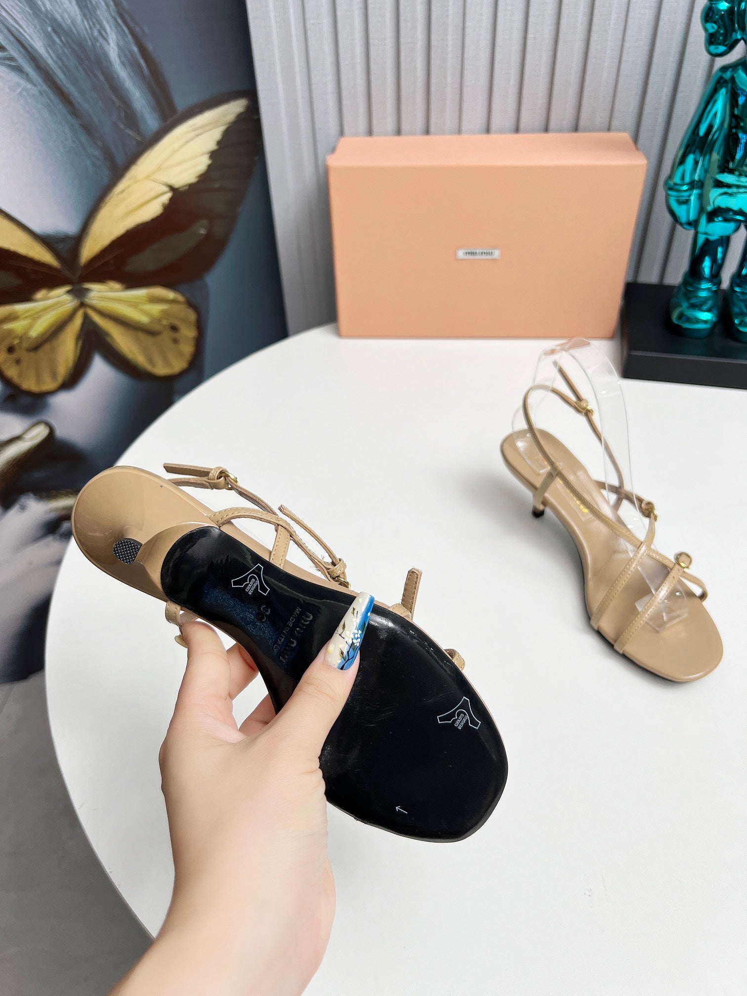 Miu 26s Sandals 5.5cm Beige Patent Leather 680447