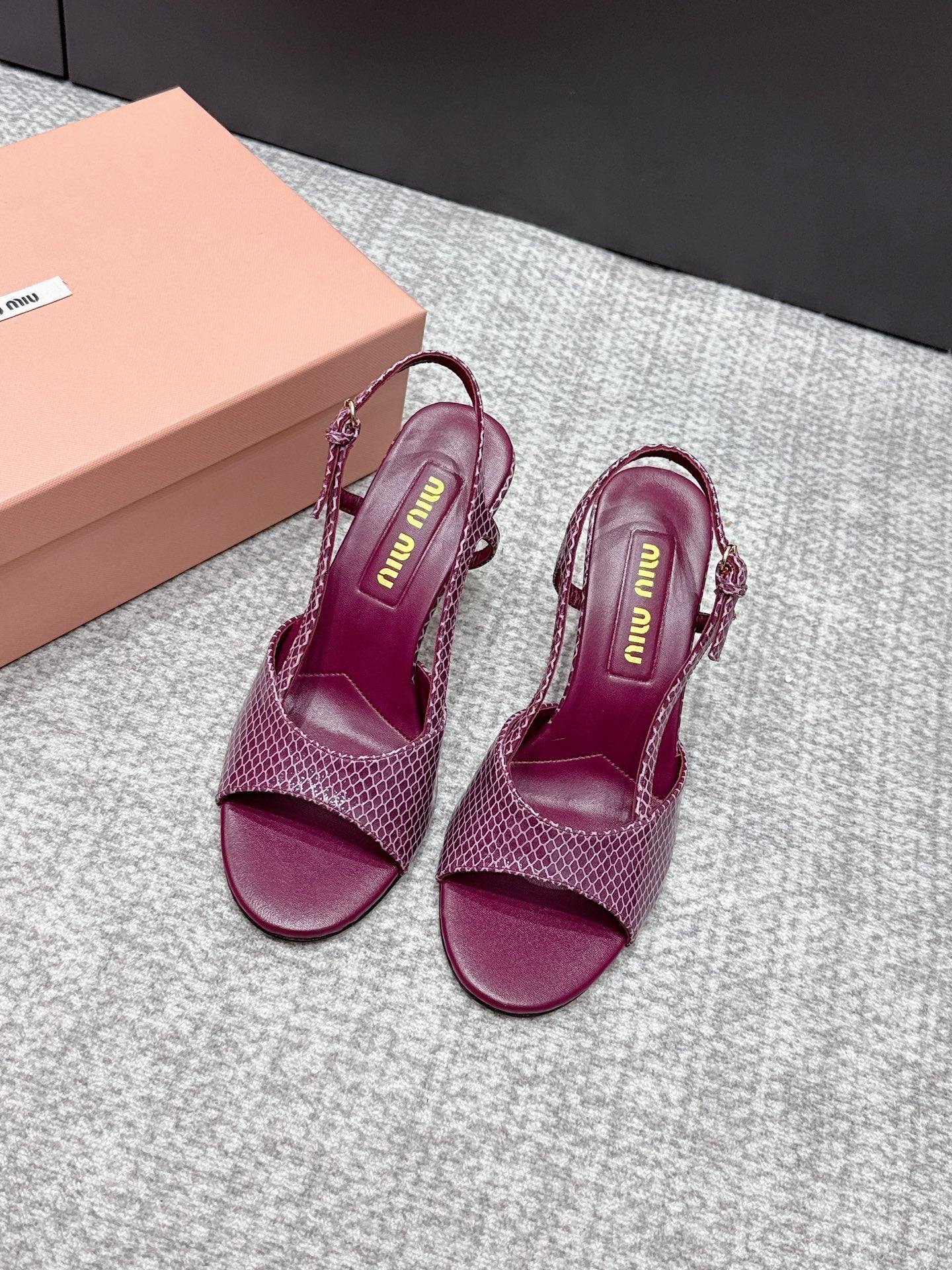 Miu 26s Heeled Sandals 8.5cm Burgundy Snakeskin Texture 680494