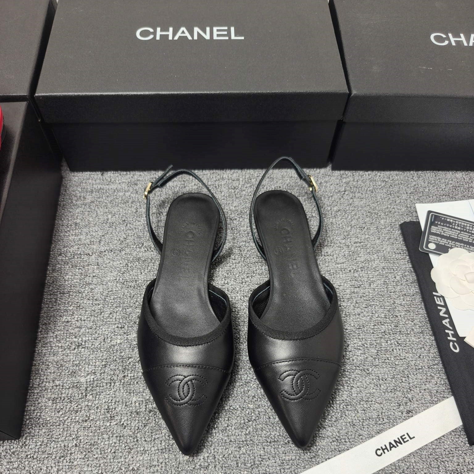 CC 26s Slingback Pointed Black Leather 681977
