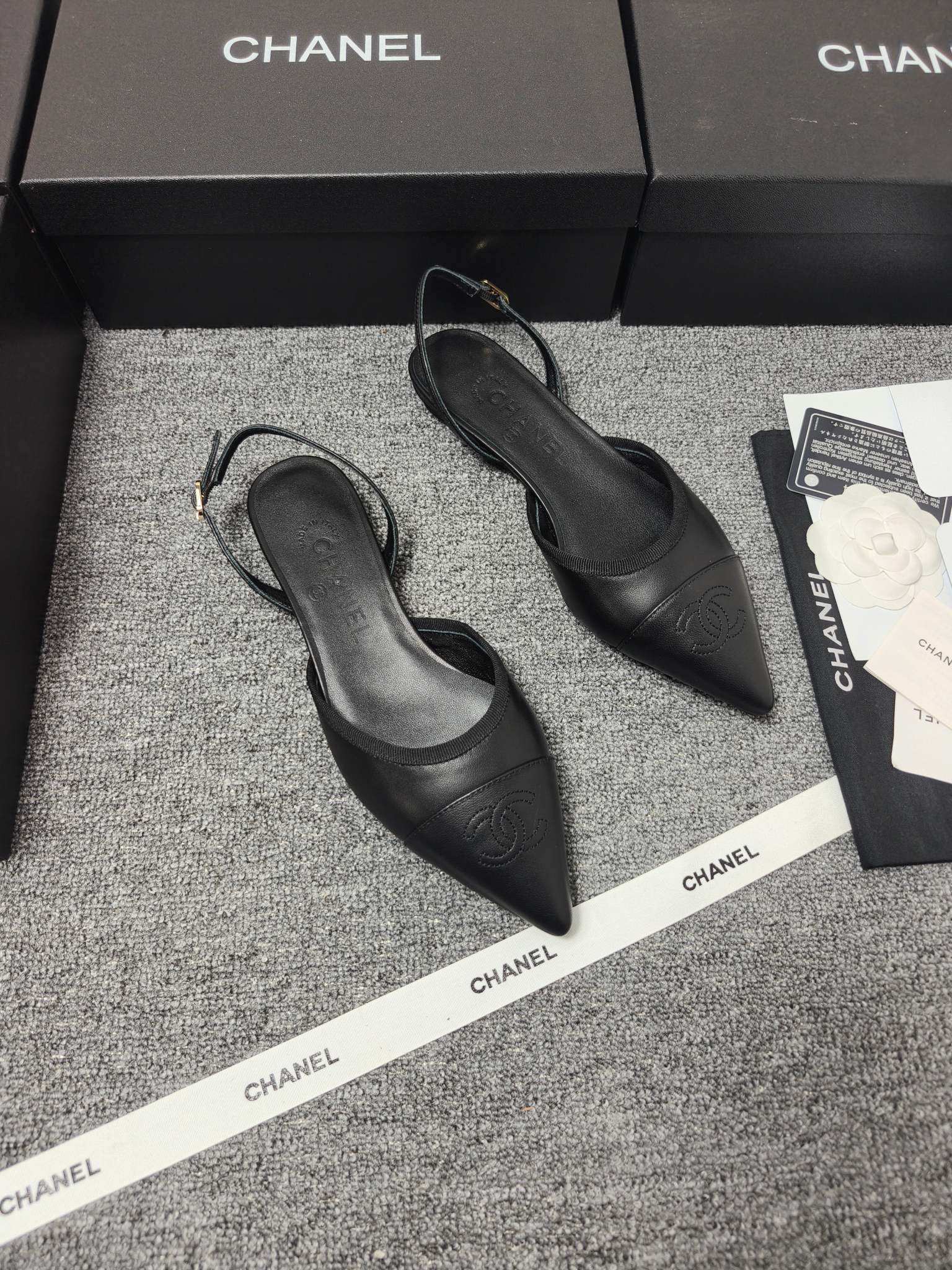CC 26s Slingback Pointed Black Leather 681977