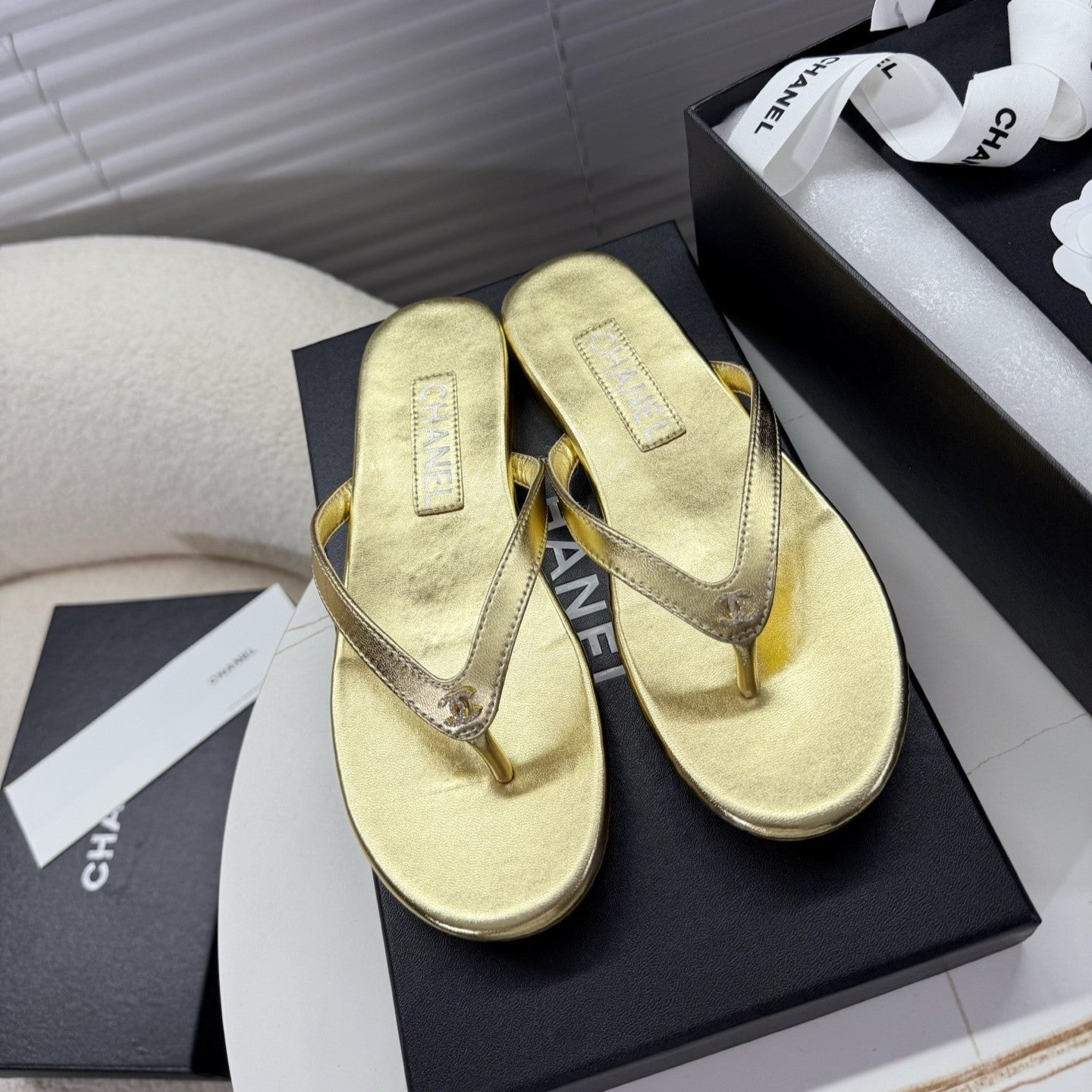 CC 25SS Thong Sandals Double C Rhinestone Gold Sheepskin 352432