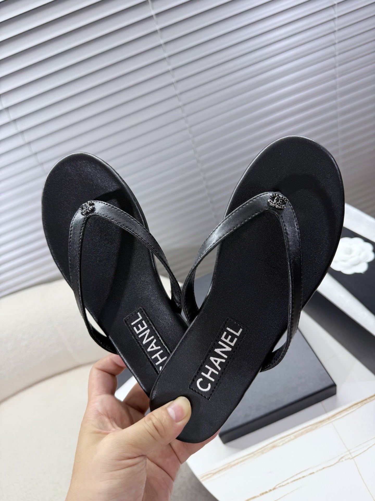 CC 25SS Thong Sandals Double C Rhinestone Black Sheepskin 352435