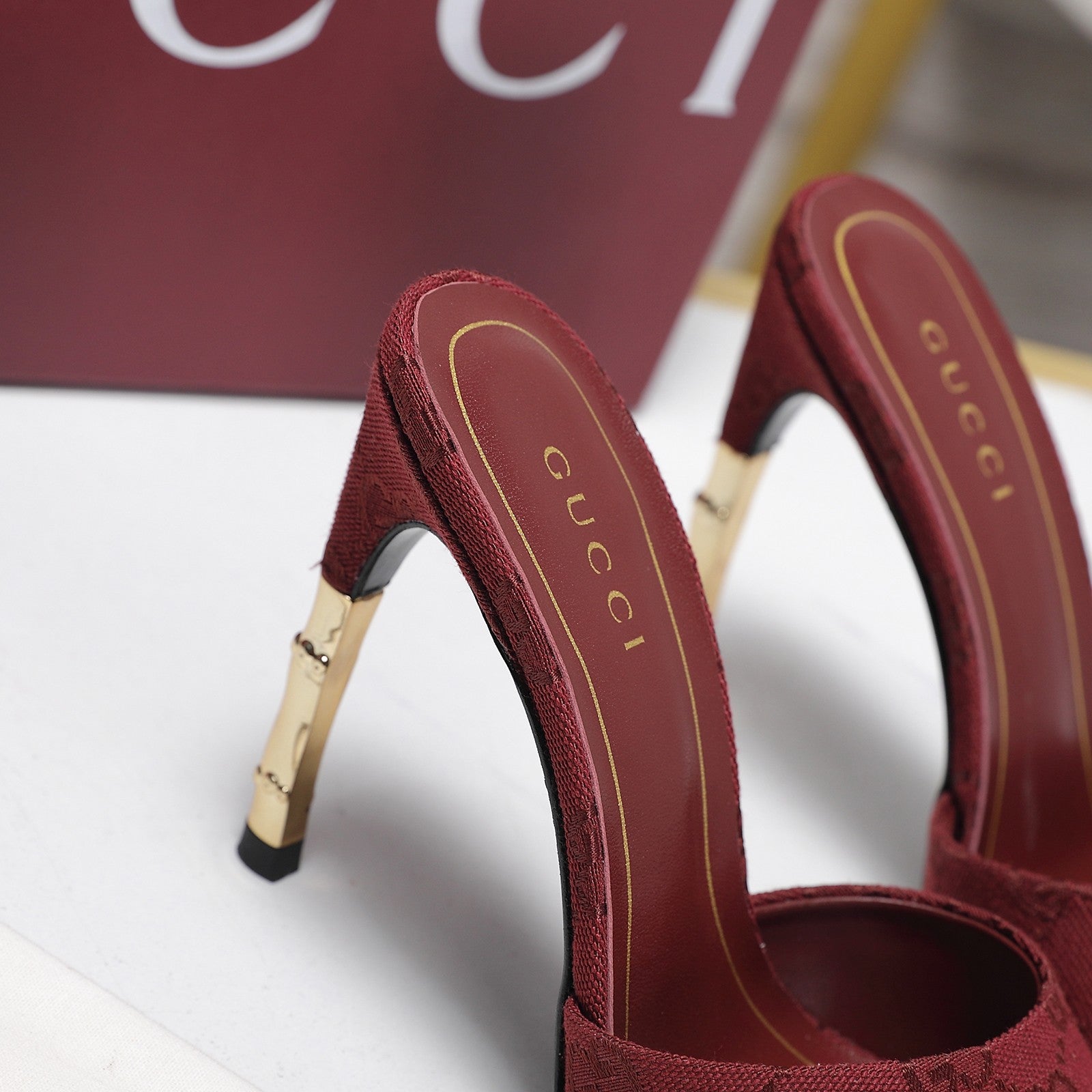GG 26s Slide 10.5 With Bamboo Motif Red Canvas 961217