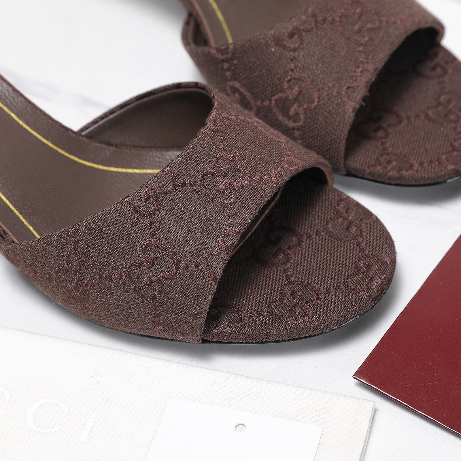 GG 26s Slide 5.5 With Bamboo Motif Coffee Canvas 961226