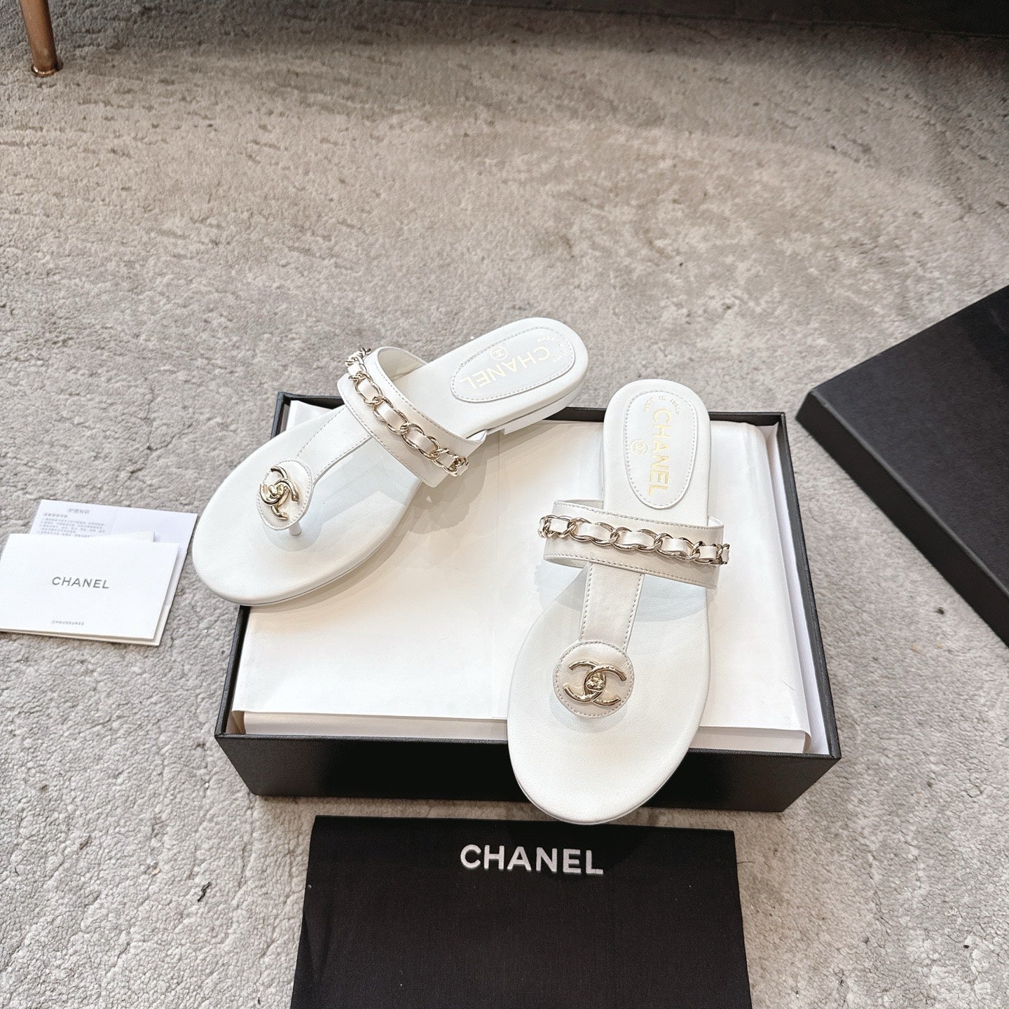 CC 26s Turnlock Chain Thong Sandals White Sheepskin 937194