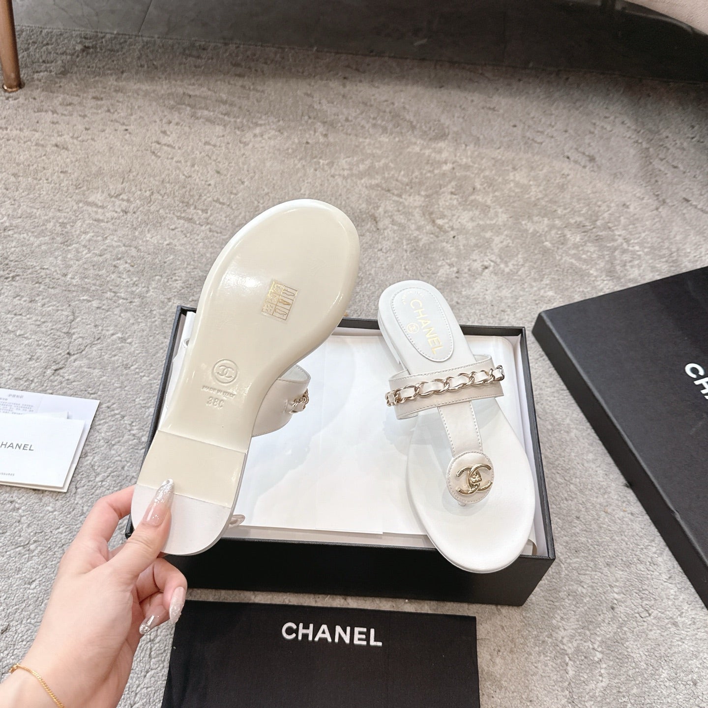 CC 26s Turnlock Chain Thong Sandals White Sheepskin 937194