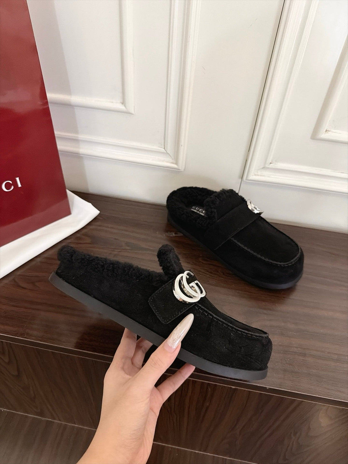 GG 26s Shearling Slippers Black Suede 154152