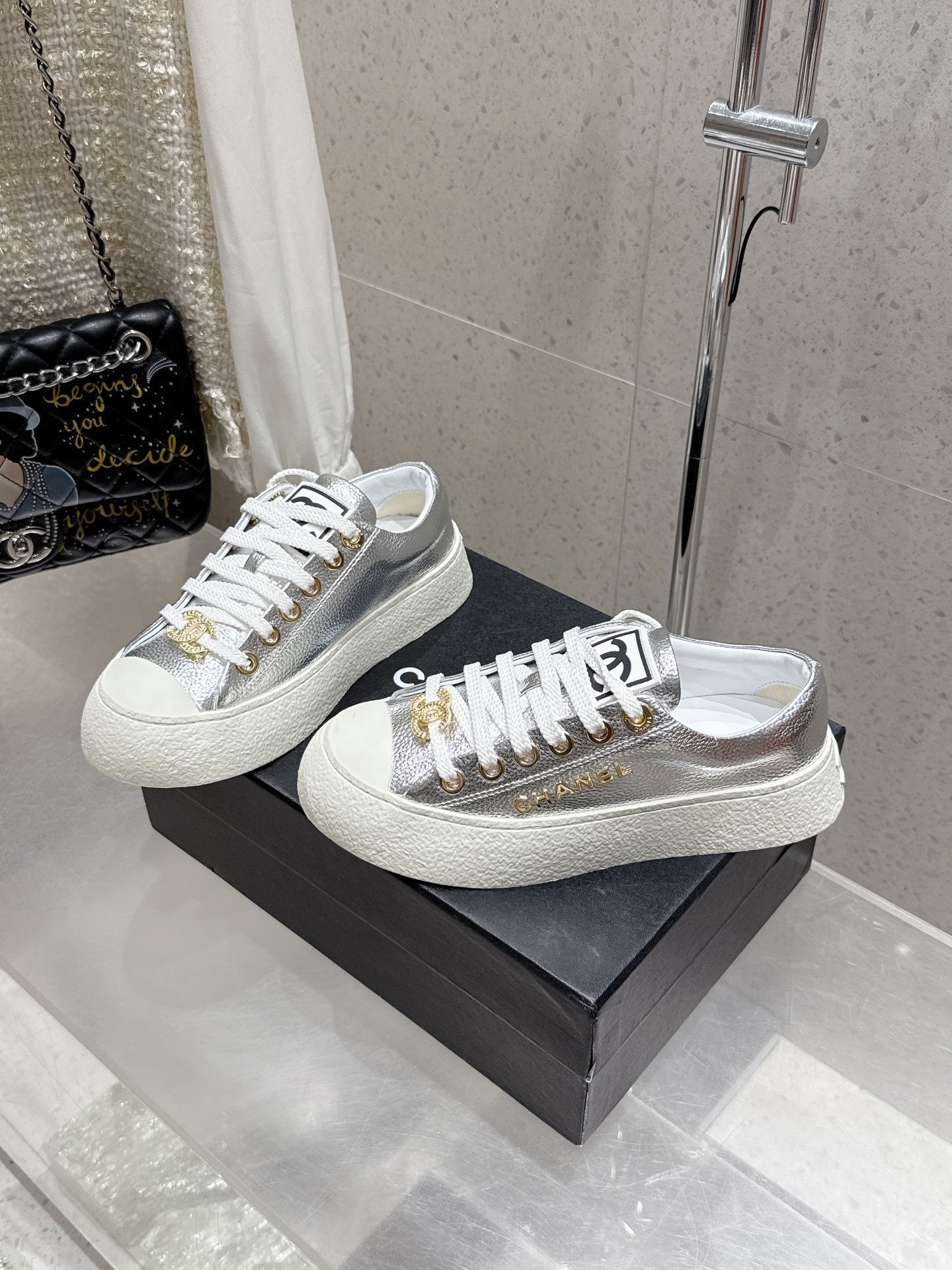 CC Sneaker Silver cowhide 204659