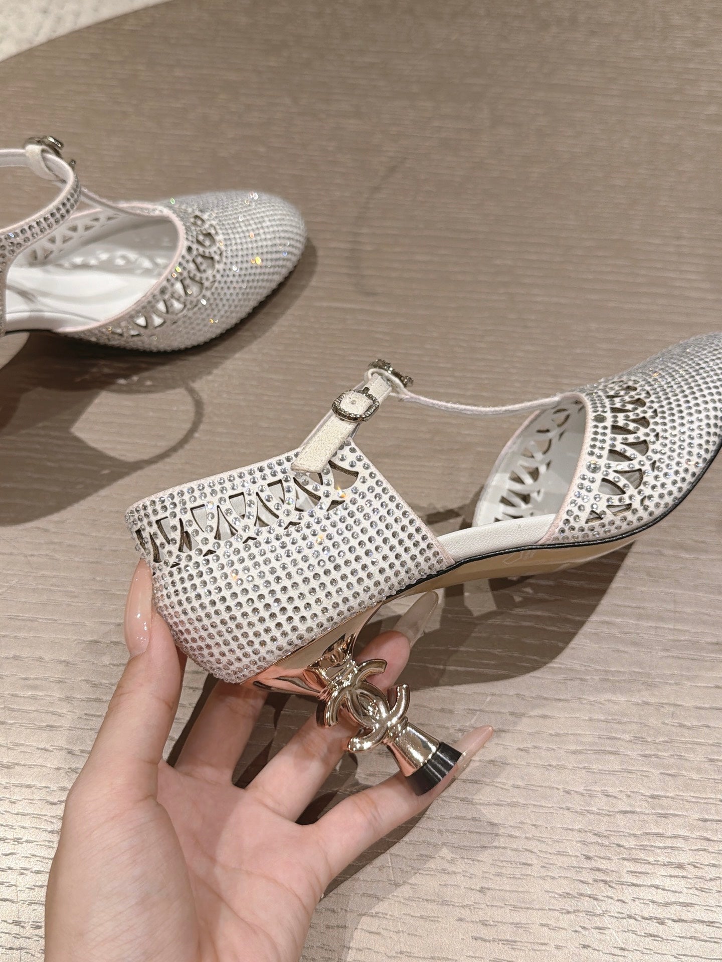CC 26s T-strap Slingback 6.5cm White Lambskin/Rhinestones 917016