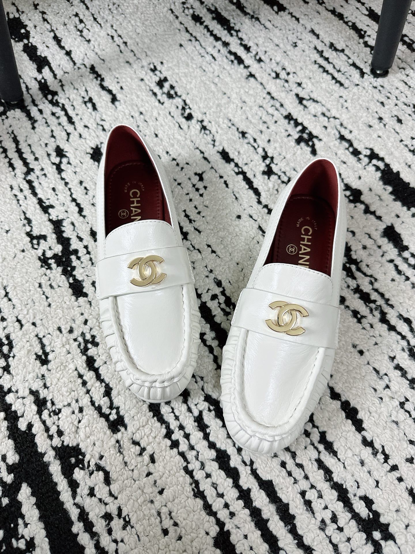 CC 26A Métiers d’art 2026 Loafer White Glossy Sheepskin 900702