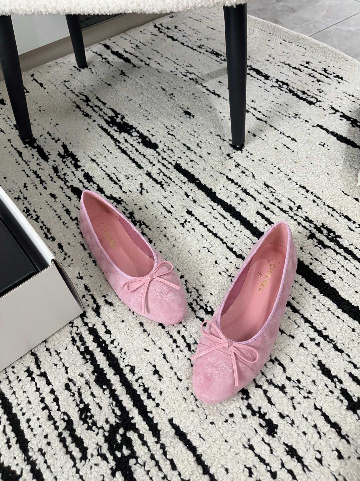CC 26A Ballet Flat Light Pink Quited Suede 900739
