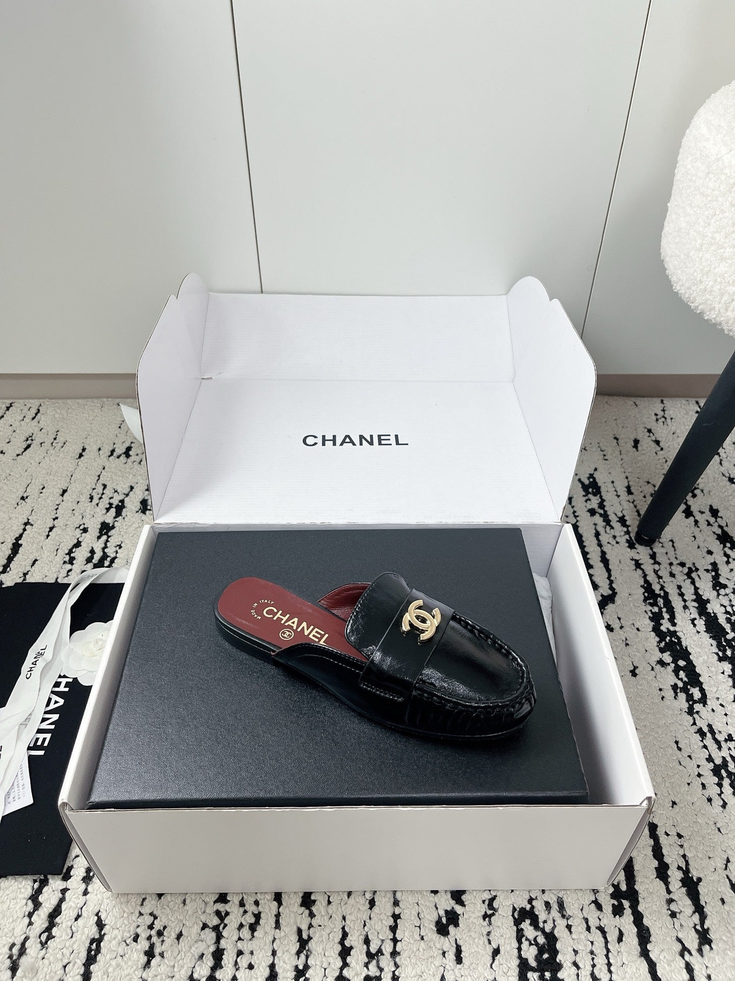 CC 26A Métiers d’art 2026 Mules Black Glossy Sheepskin 900756