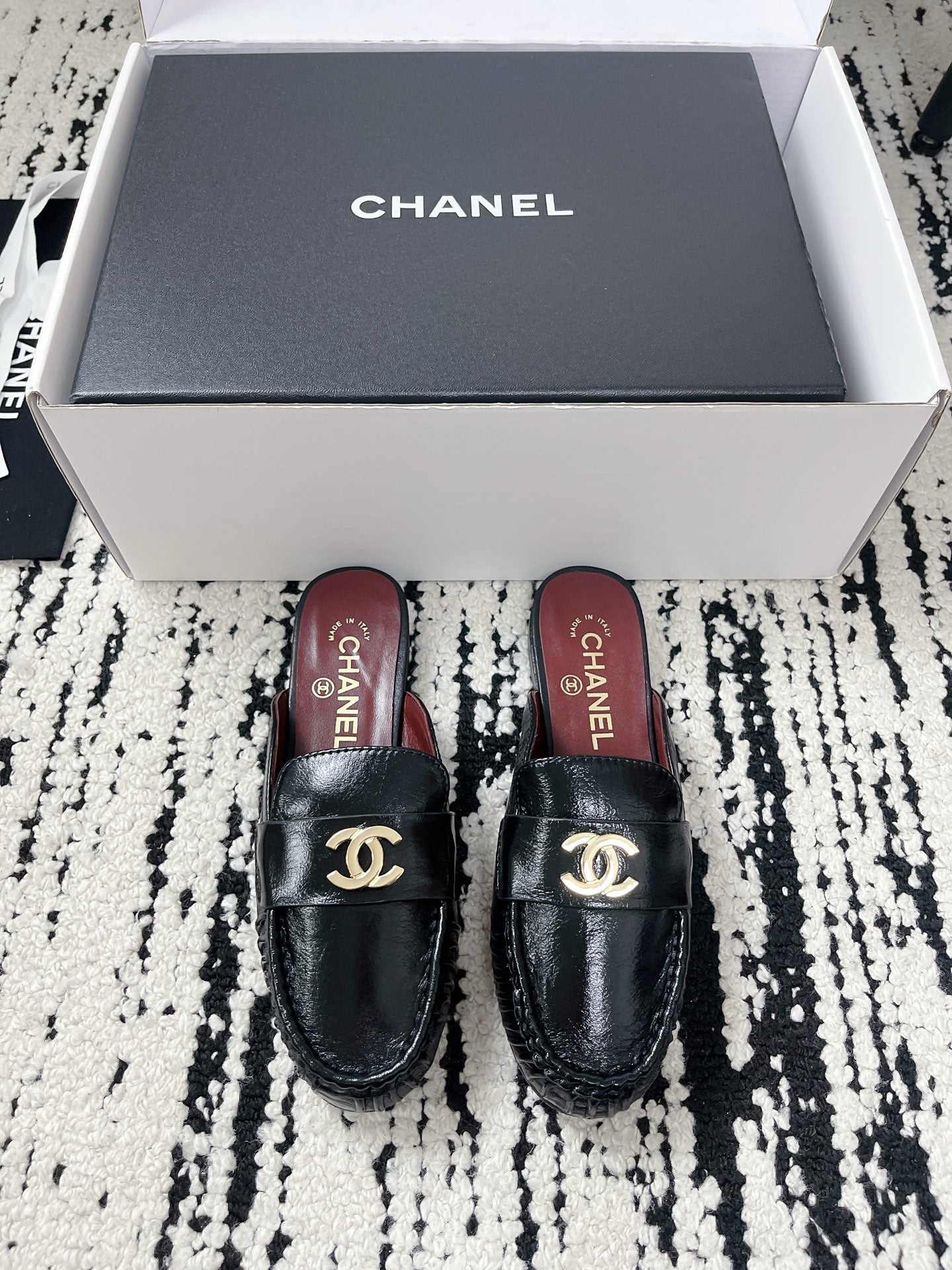 CC 26A Métiers d’art 2026 Mules Black Glossy Sheepskin 900756