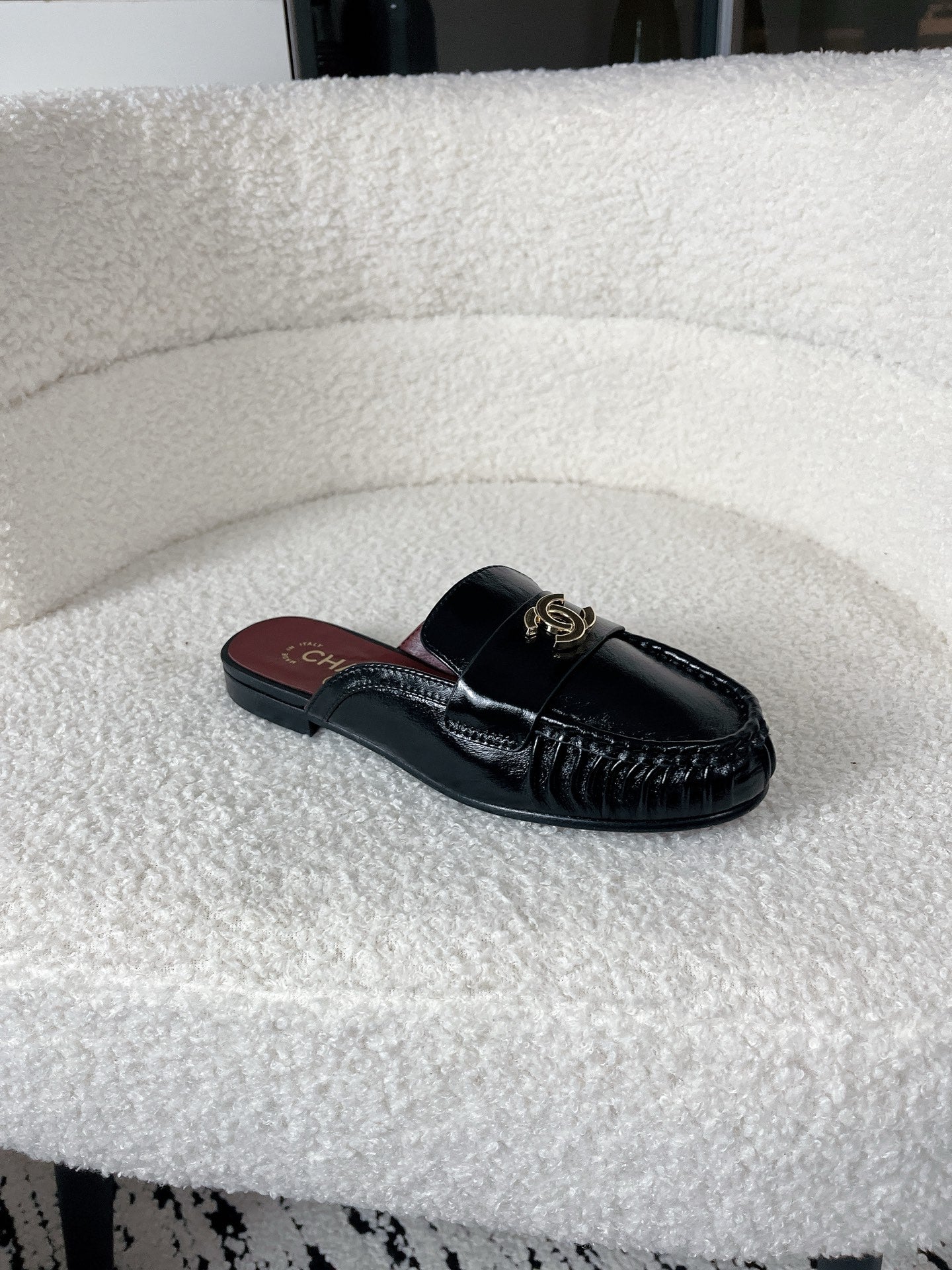 CC 26A Métiers d’art 2026 Mules Black Glossy Sheepskin 900756