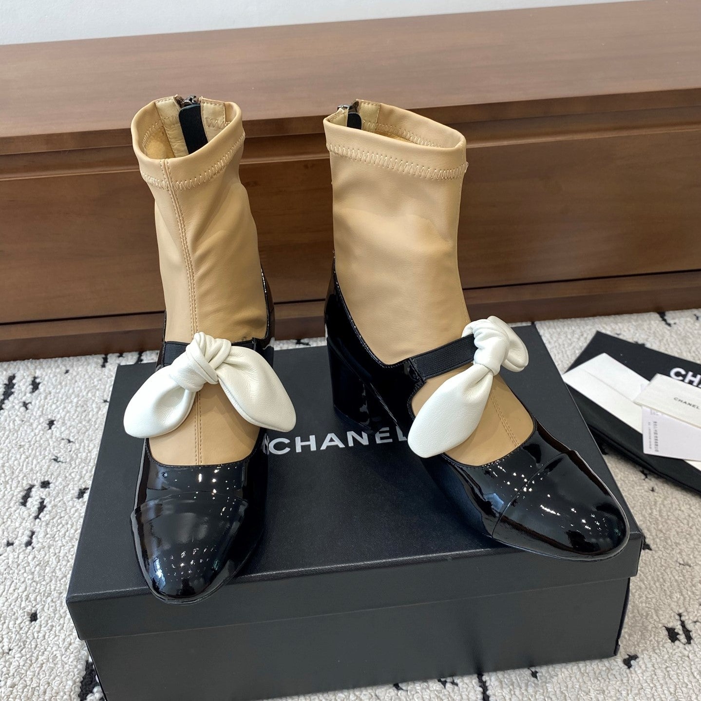 CC Big Ribbon Middle Boots Heel 50mm Black Beige Sheepskin Patent Leather 529279