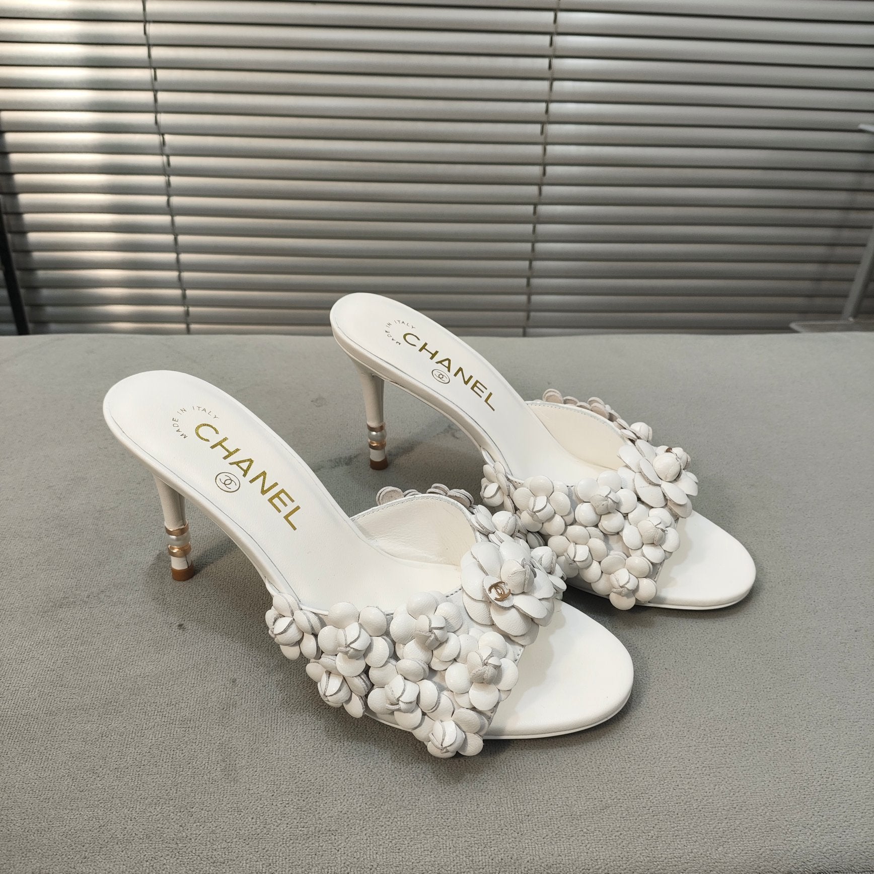 mule sandal 80 white calfskin flower