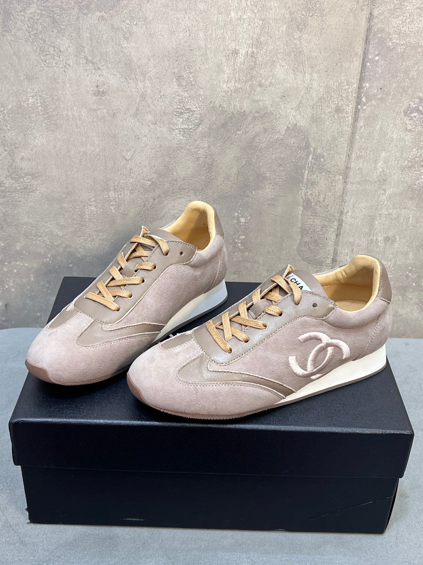 CC 26P Sneakers Light Grey Suede 682525