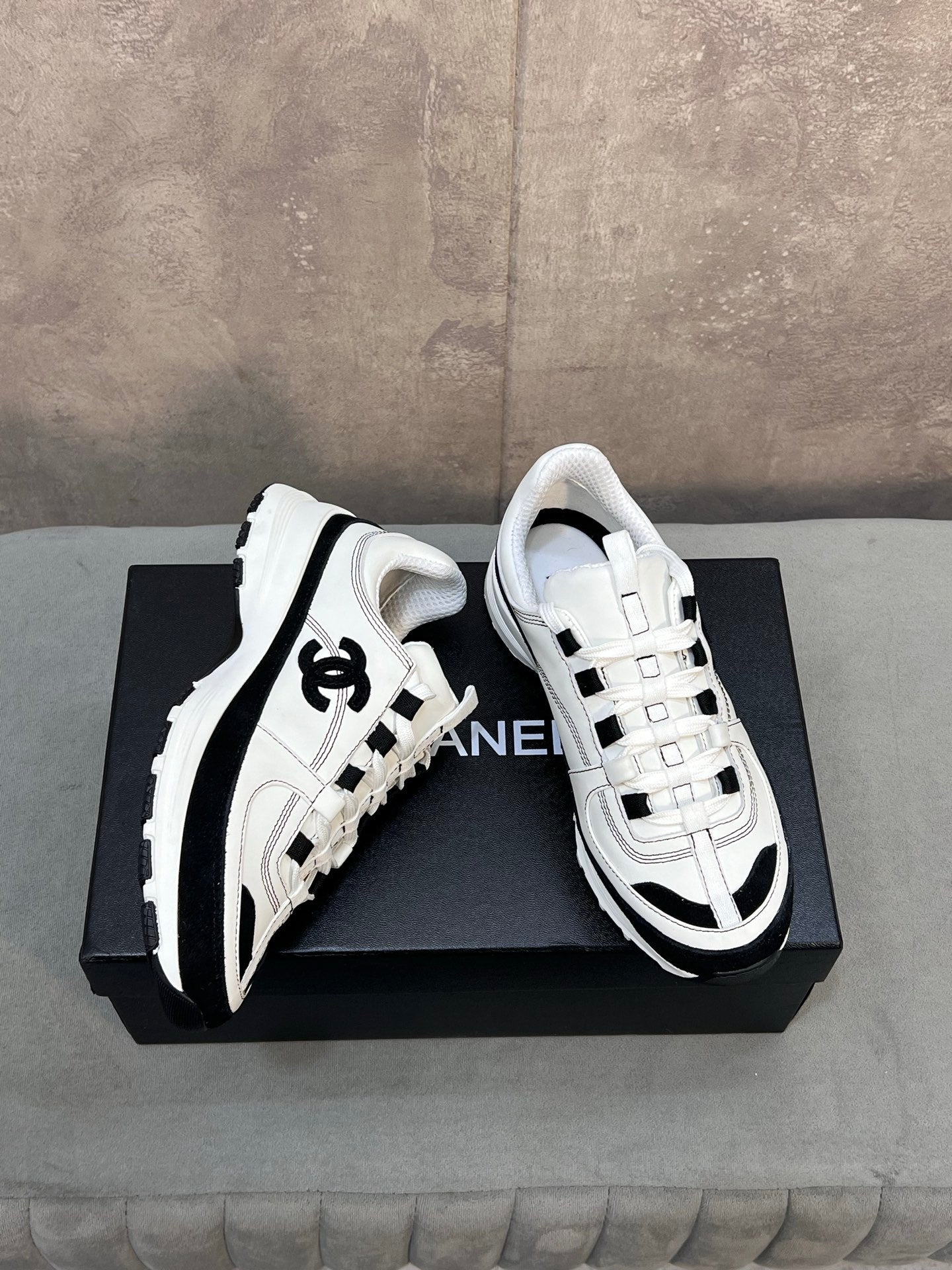 CC 26s Runner CC Logo Sneakers White Black Calfskin