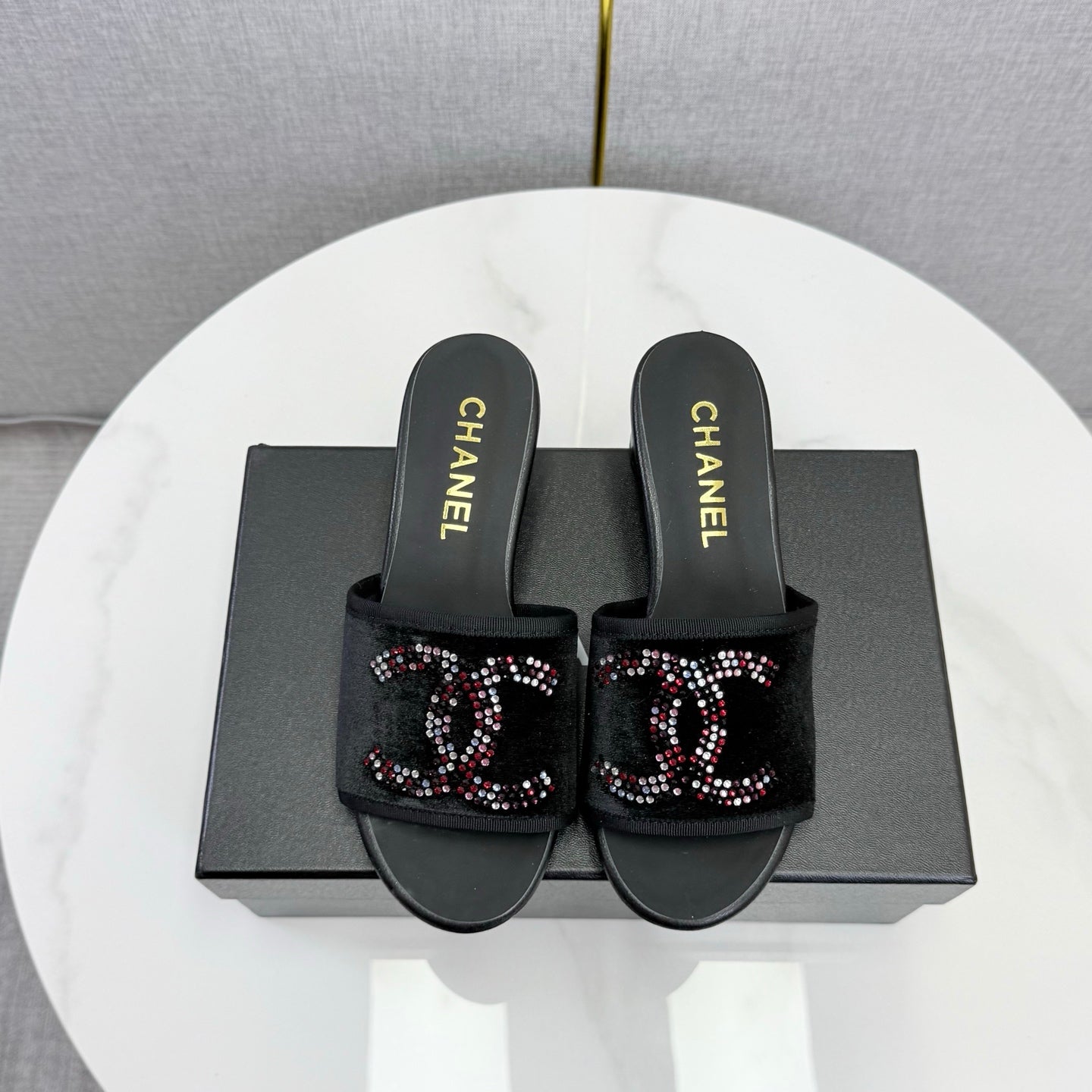 CC 26SS Sandals Black Velvet Sheepskin 639895