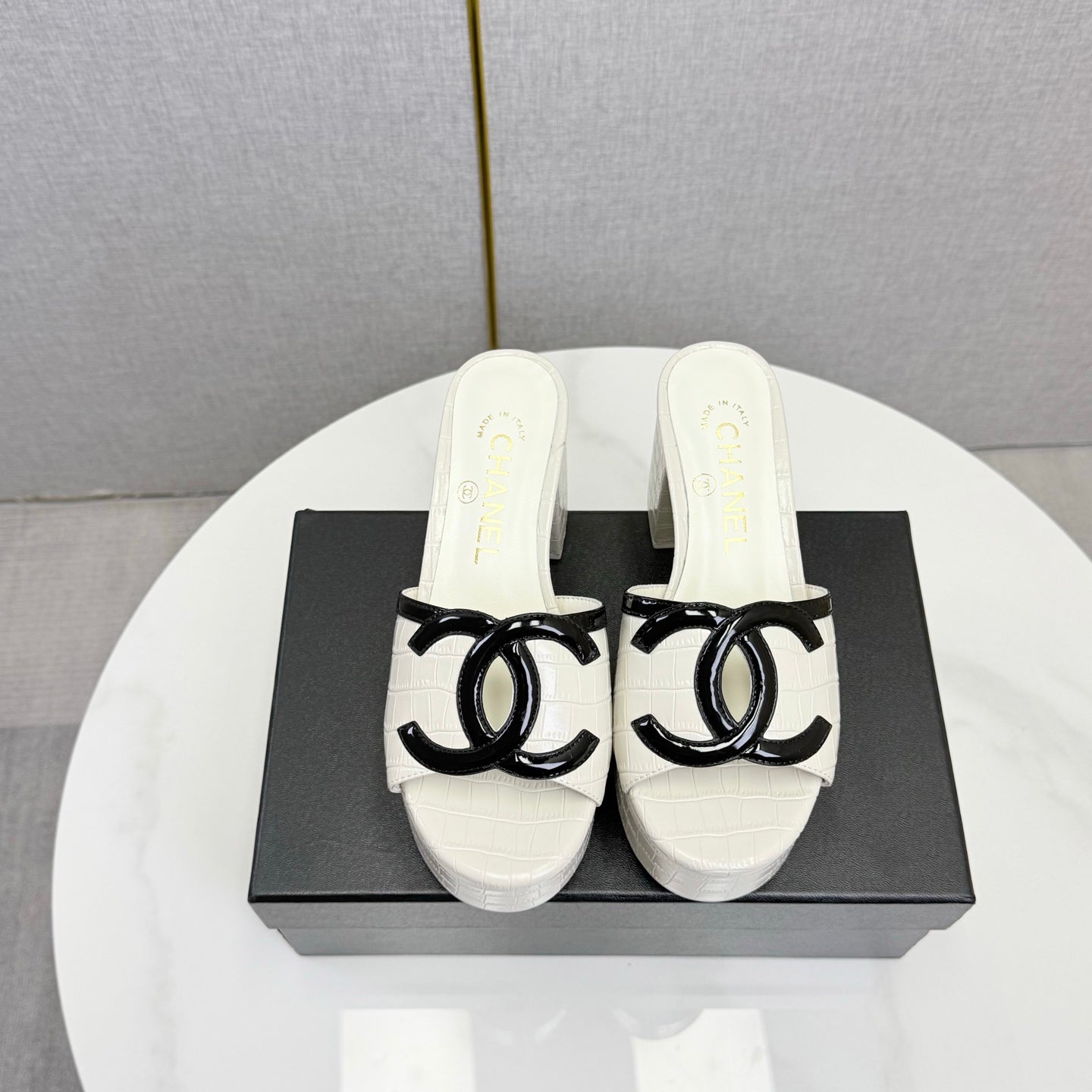 CC 26s Block Heel Sandals 10cm White Crocodile-Embossed Calfskin