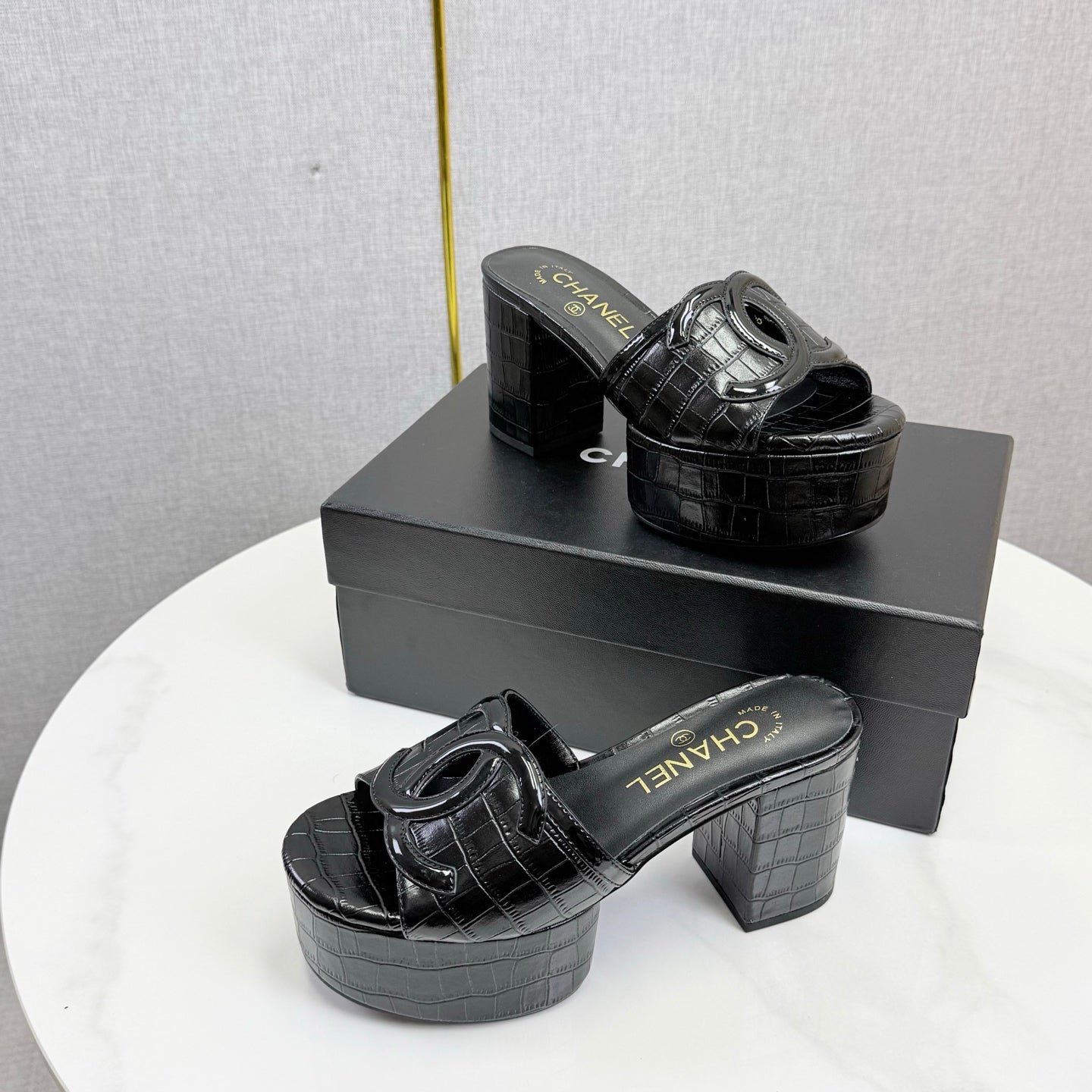 CC 26s Block Heel Sandals 10cm Black Crocodile-Embossed Calfskin