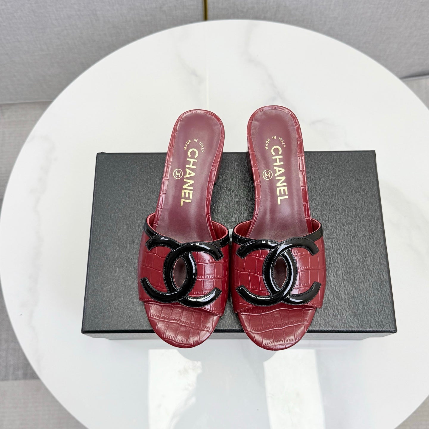 CC 26s Block Heel Sandals 4cm Red Crocodile-Embossed Calfskin