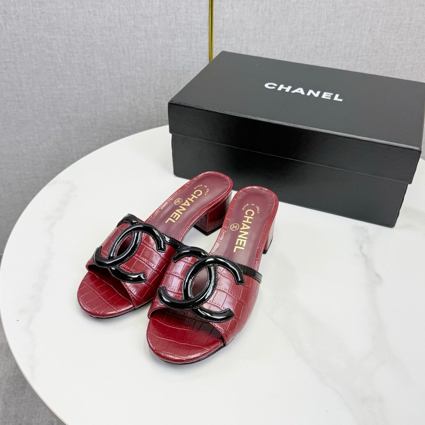 CC 26s Block Heel Sandals 4cm Red Crocodile-Embossed Calfskin