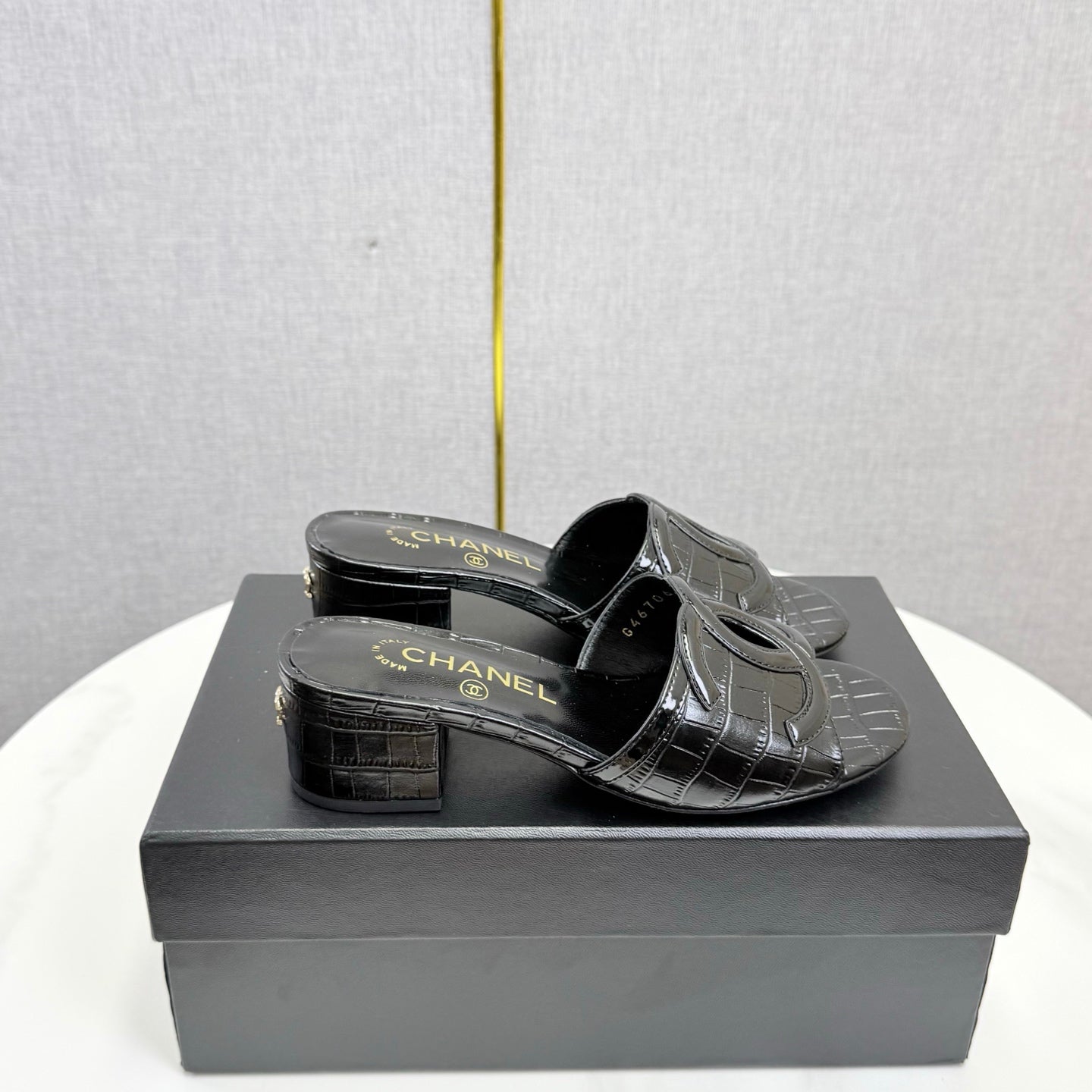 CC 26s Block Heel Sandals 4cm Black Crocodile-Embossed Calfskin