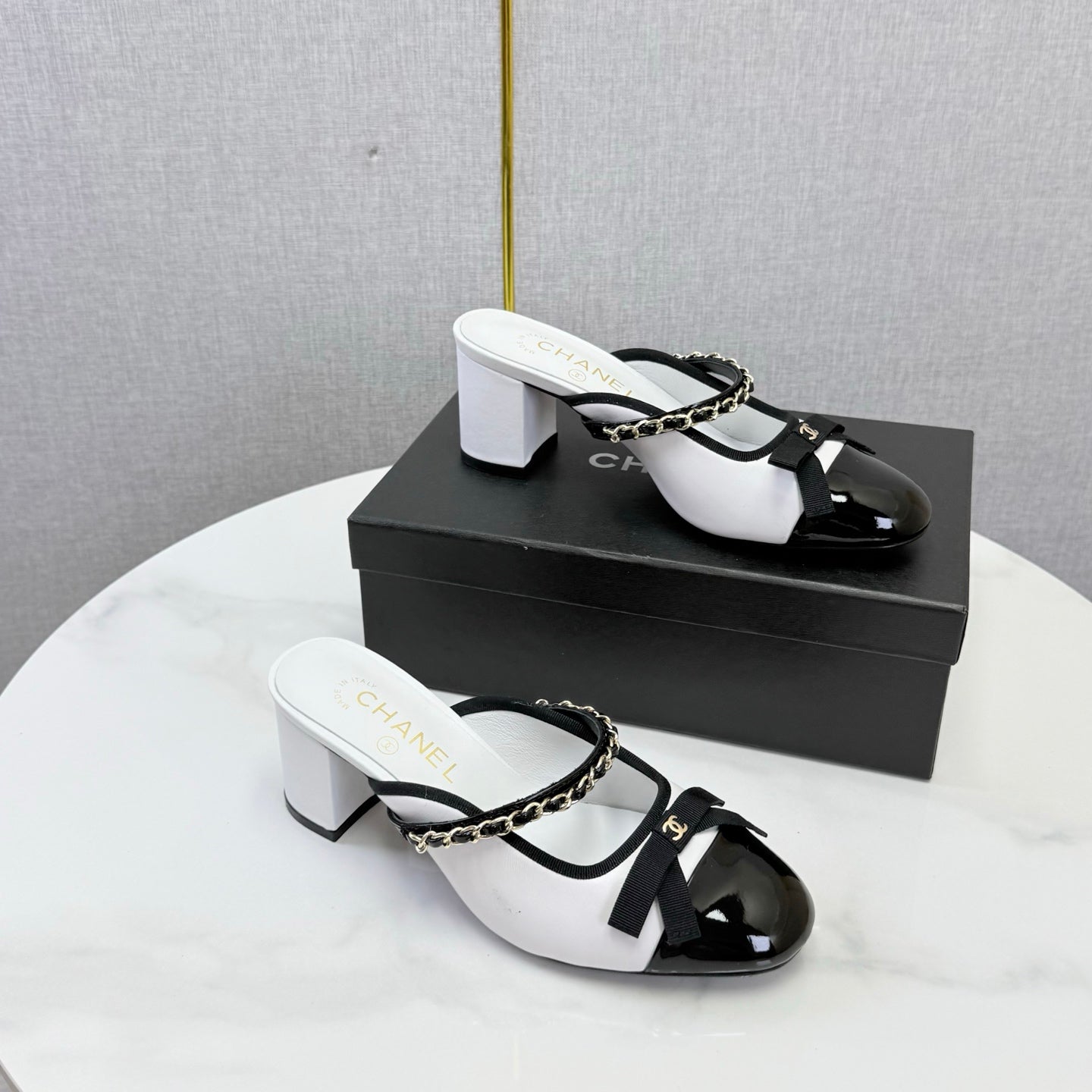 CC 26s High Heel Mules 4.5cm White Black Lambskin Patent Leather