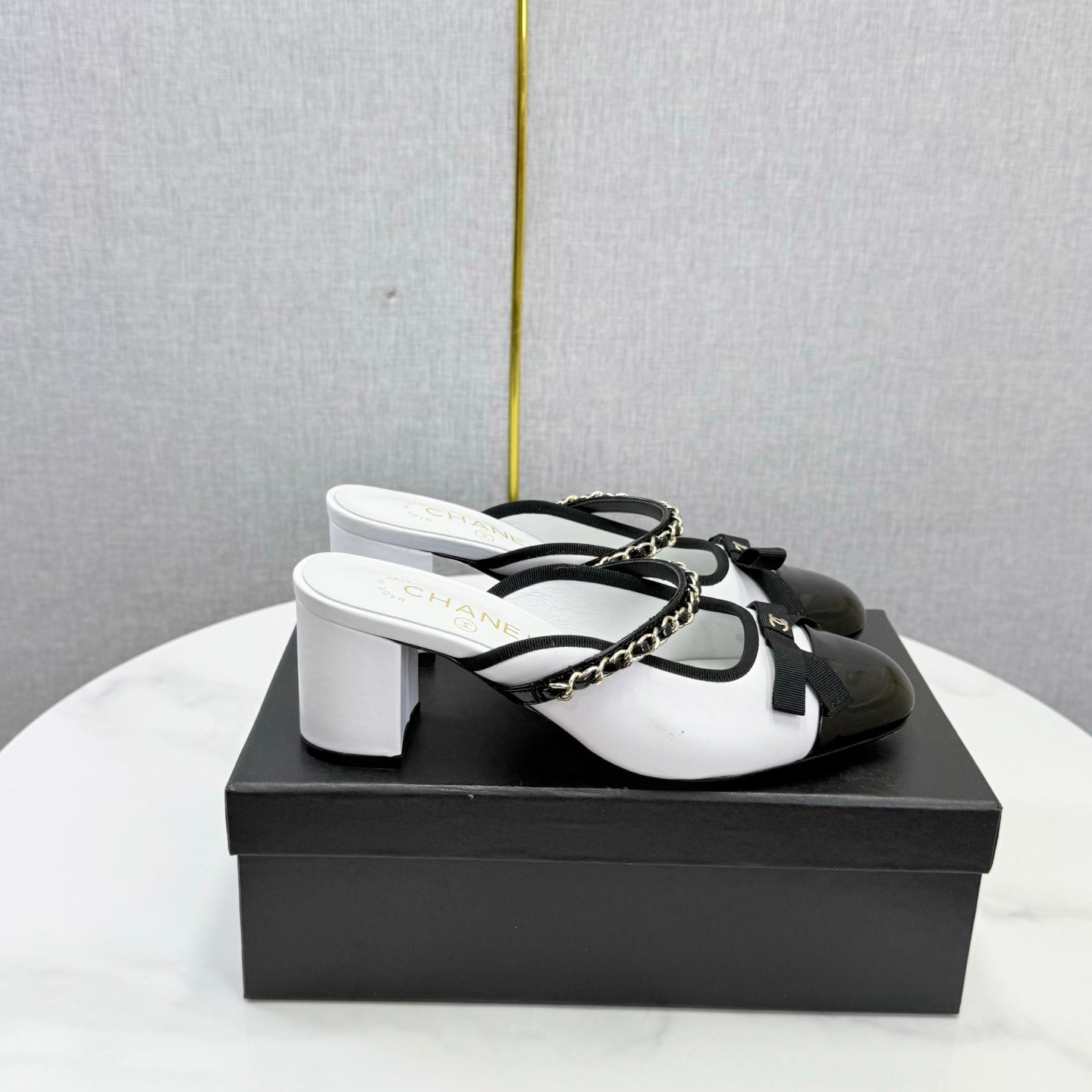 CC 26s High Heel Mules 4.5cm White Black Lambskin Patent Leather