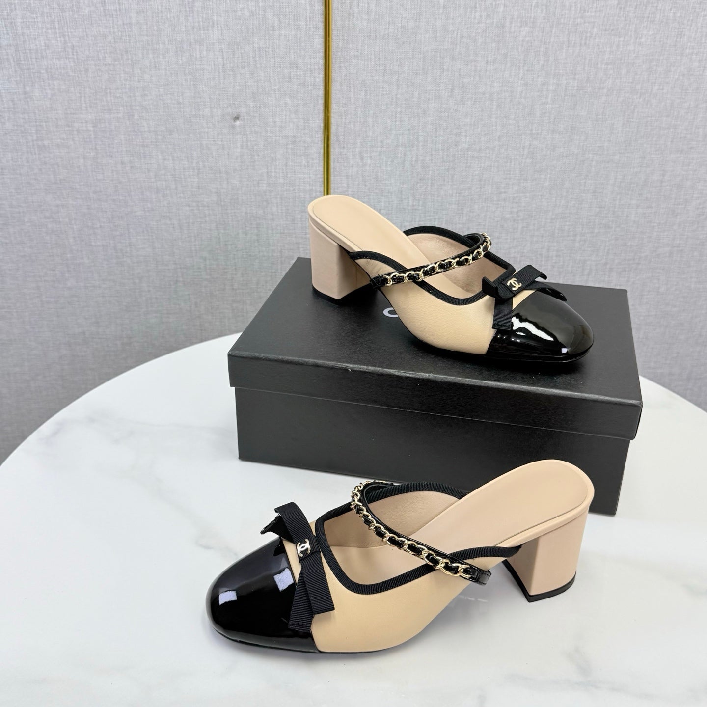 CC 26s High Heel Mules 4.5cm Beige Black Lambskin Patent Leather