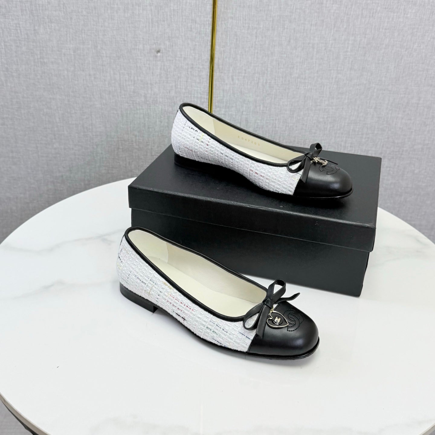 CC 26s Ballet Flats In White Tweed And Black Lambskin