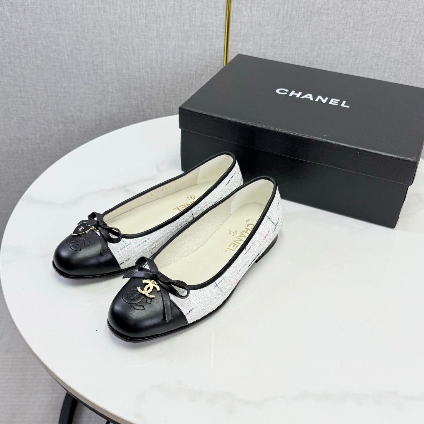 CC 26s Ballet Flats In White Tweed And Black Lambskin