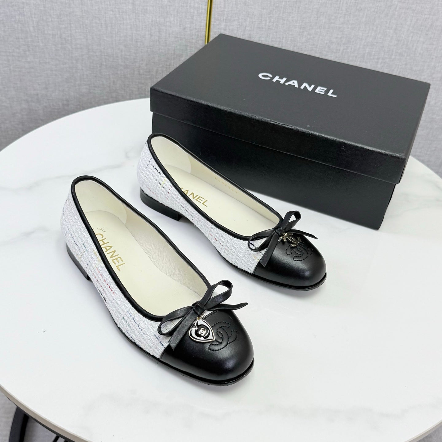 CC 26s Ballet Flats In White Tweed And Black Lambskin