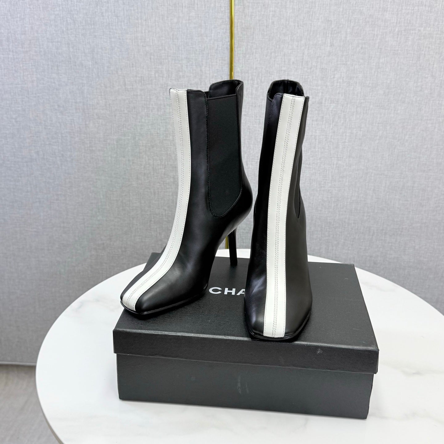 CC 26s Metiers d'Art Boot Black White Lambskin 904453