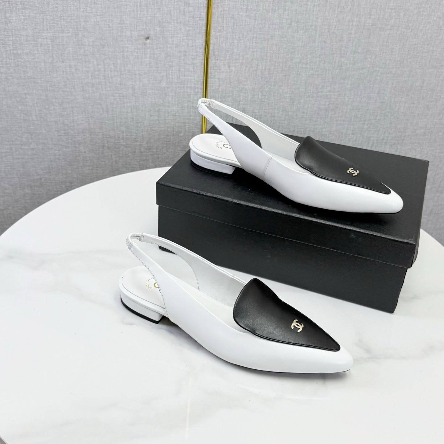 CC 26s Pointed Slingback Flat Black White Sheepskin 972782