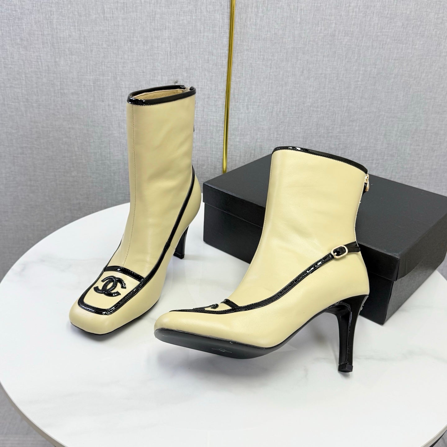 CC 26s Silhouette Ankle Boots Beige Black Sheepskin 972814