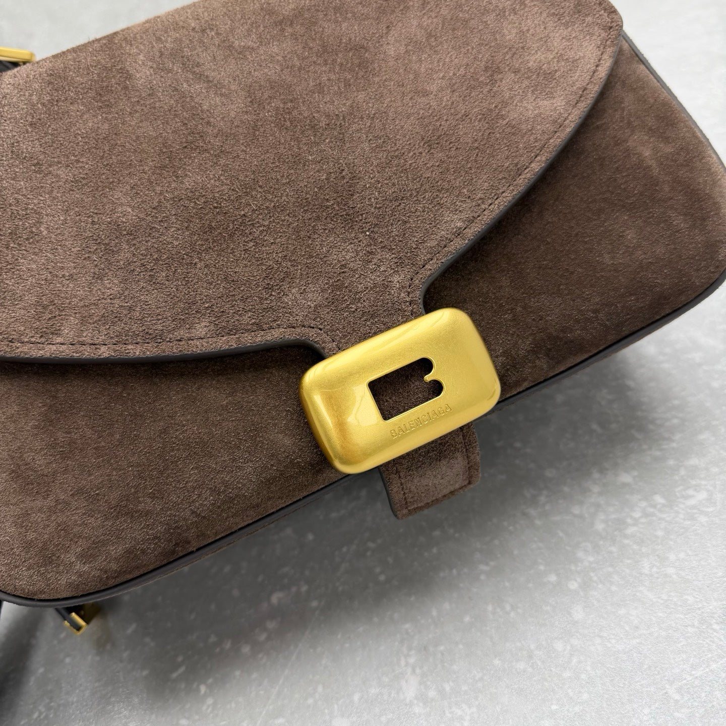 Clicca Shoulder Bag Medium Coffee Suede