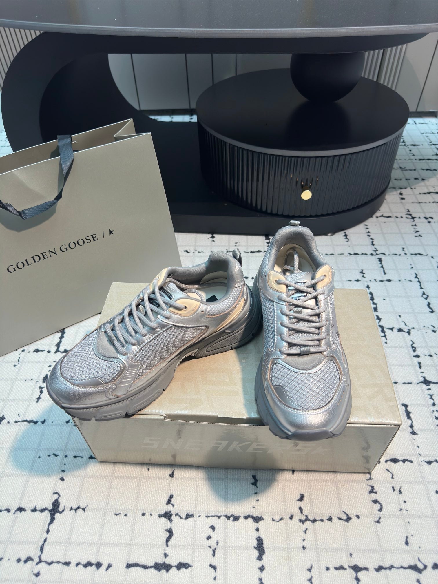 LIGHTSTAR WITH GREY CALFSKIN AND MESH UPPER AND GREY STAR