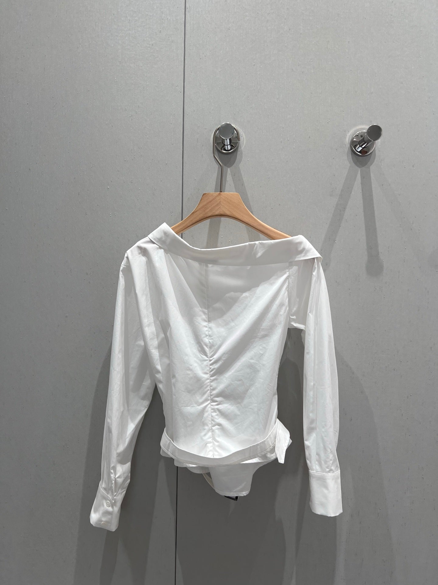 CD 25 Off-shoulder Pleated Belt Short Shirt White Cotton 217596