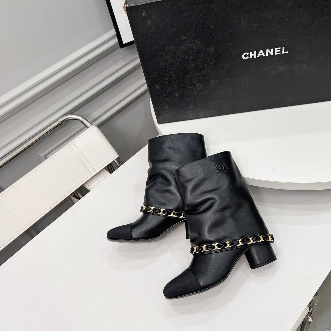 CC 25 Short Boots With Chain 55mm Black Cowhide Grosgrain 374029
