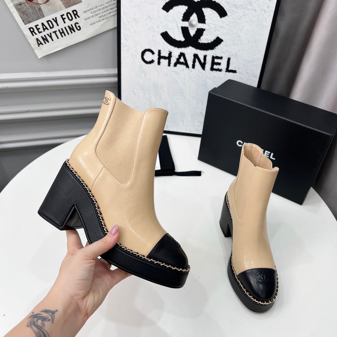 CC 25 Chelsea Ankle Boots With Chain 85mm Beige Black Sheepskin 374034