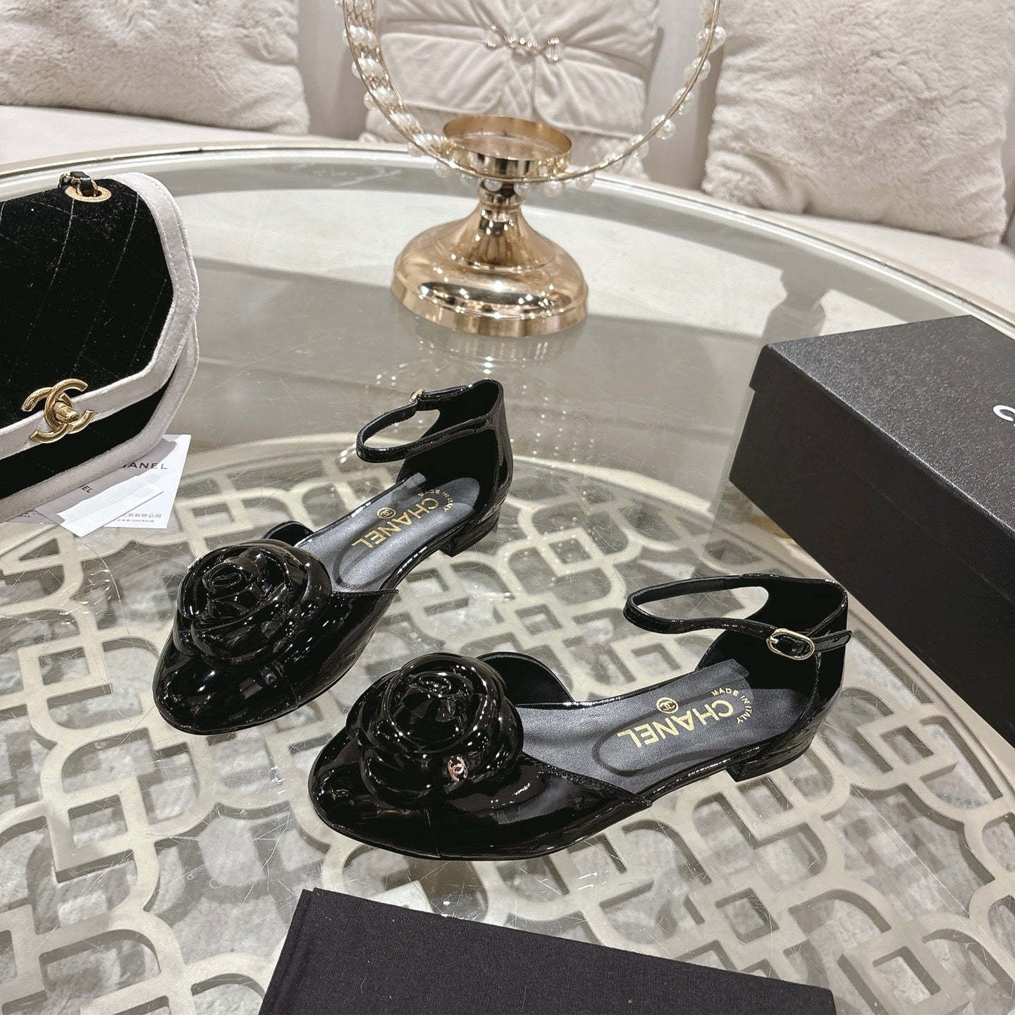 CC 26s Camellia Hollow Sandals Black Patent Leather 736519