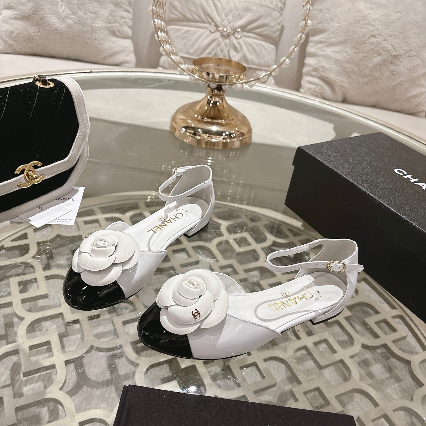 CC 26s Camellia Hollow Sandals White Patent Leather 736520