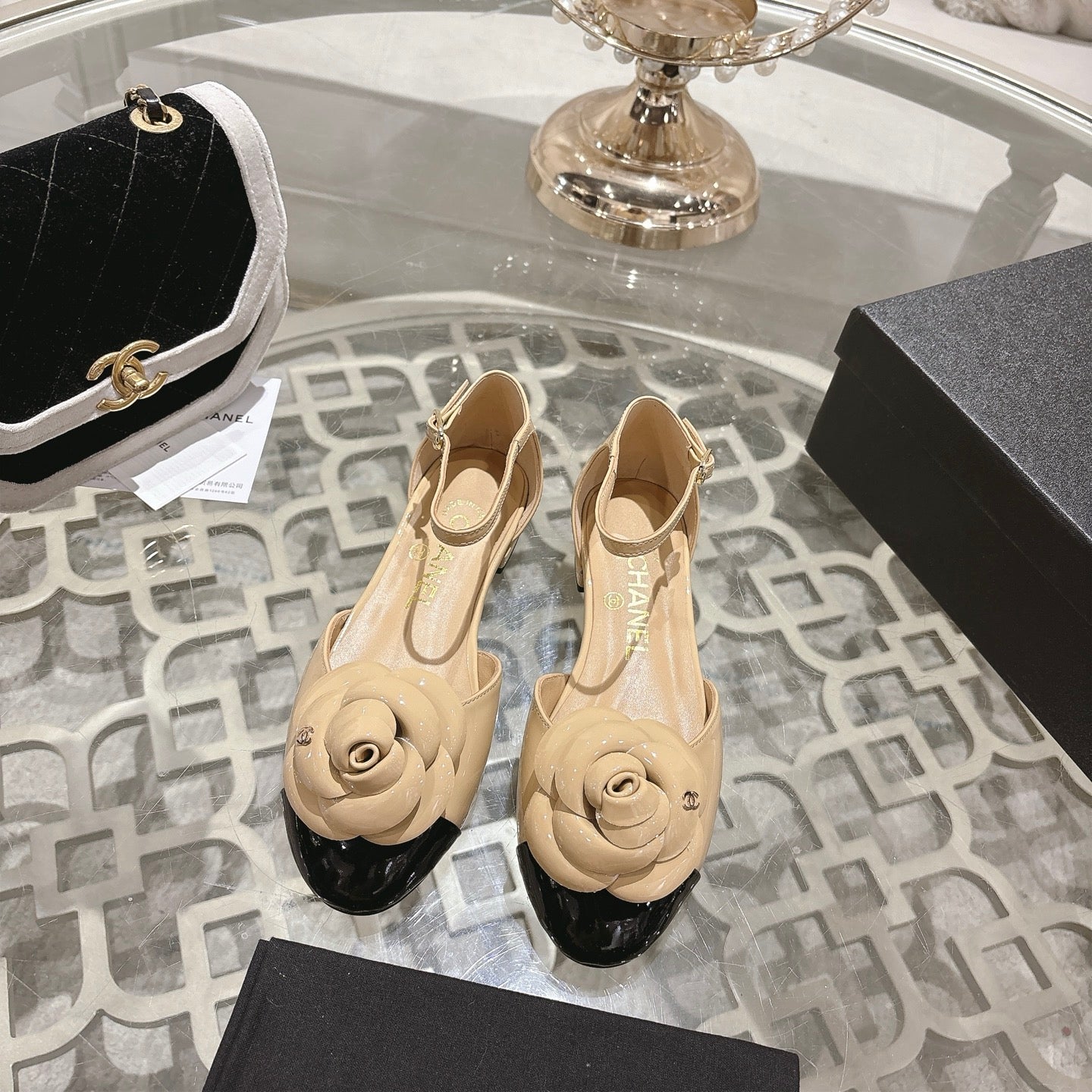 CC 26s Camellia Hollow Sandals Beige Patent Leather 736522